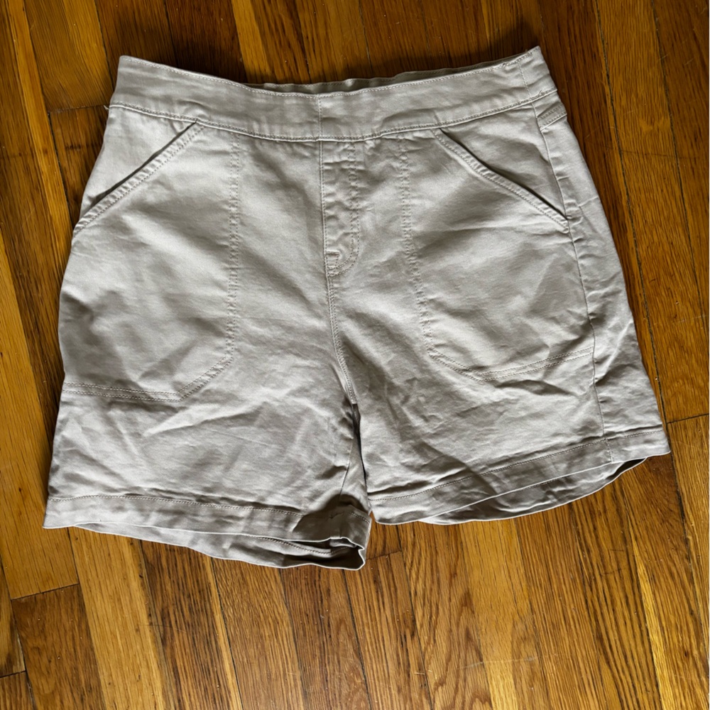 Nautica women’s Light Khaki pull on Shorts